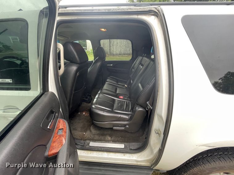 image for item JQ9732 2007 Chevrolet Suburban  SUV