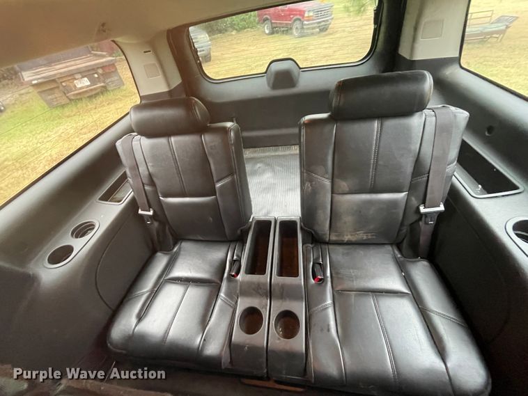 image for item JQ9732 2007 Chevrolet Suburban  SUV