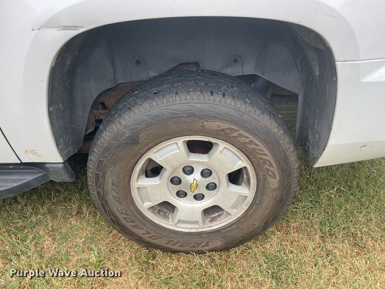 image for item JQ9732 2007 Chevrolet Suburban  SUV