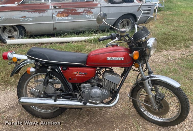 image for item JQ9733 1976 Suzuki GT250  motorcycle