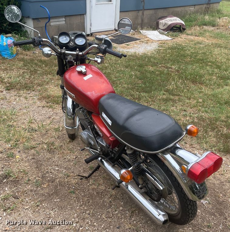 image for item JQ9733 1976 Suzuki GT250  motorcycle