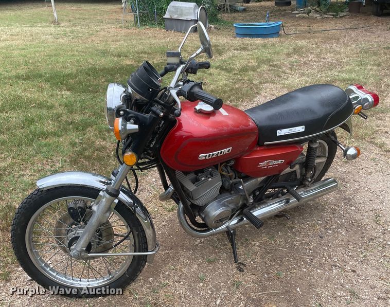 image for item JQ9733 1976 Suzuki GT250  motorcycle