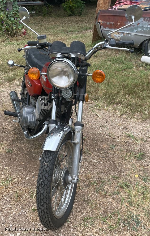 image for item JQ9733 1976 Suzuki GT250  motorcycle