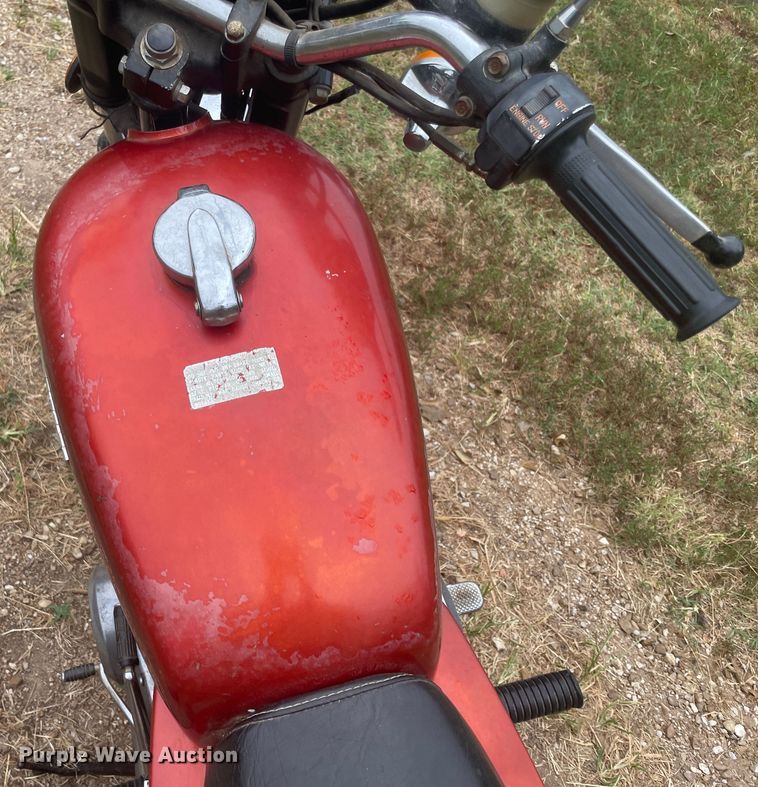 image for item JQ9733 1976 Suzuki GT250  motorcycle