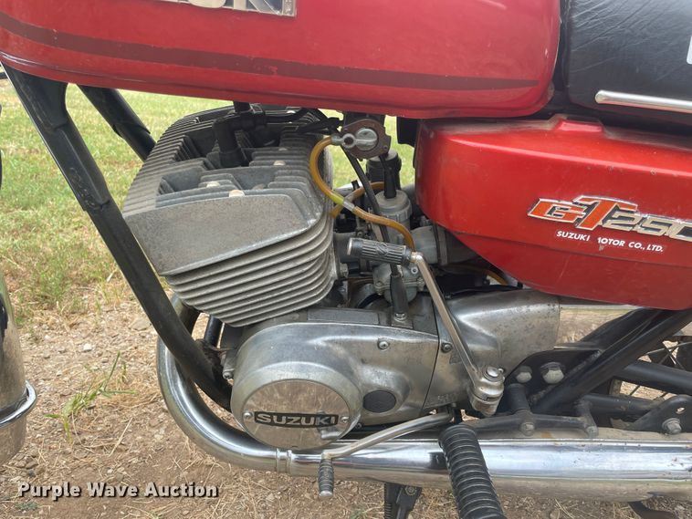 image for item JQ9733 1976 Suzuki GT250  motorcycle