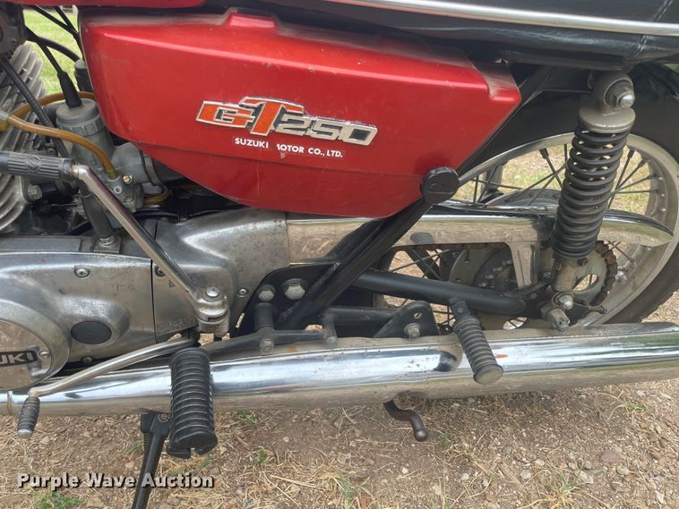 image for item JQ9733 1976 Suzuki GT250  motorcycle