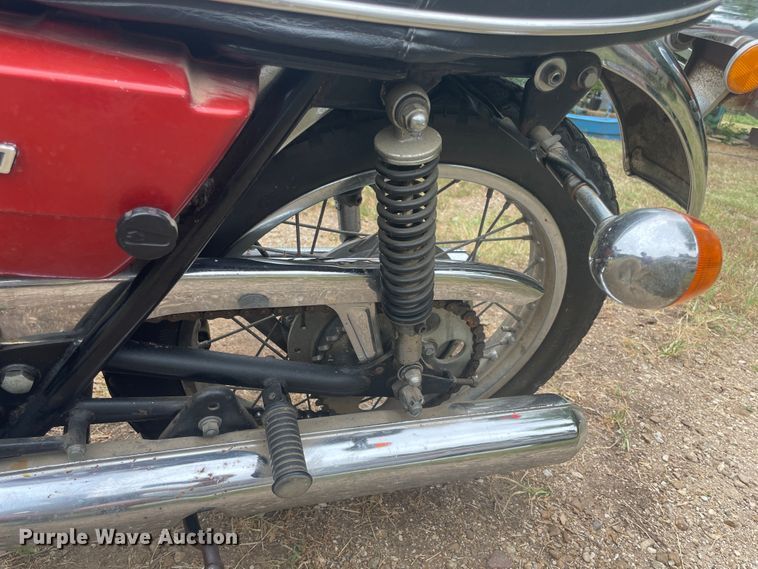 image for item JQ9733 1976 Suzuki GT250  motorcycle