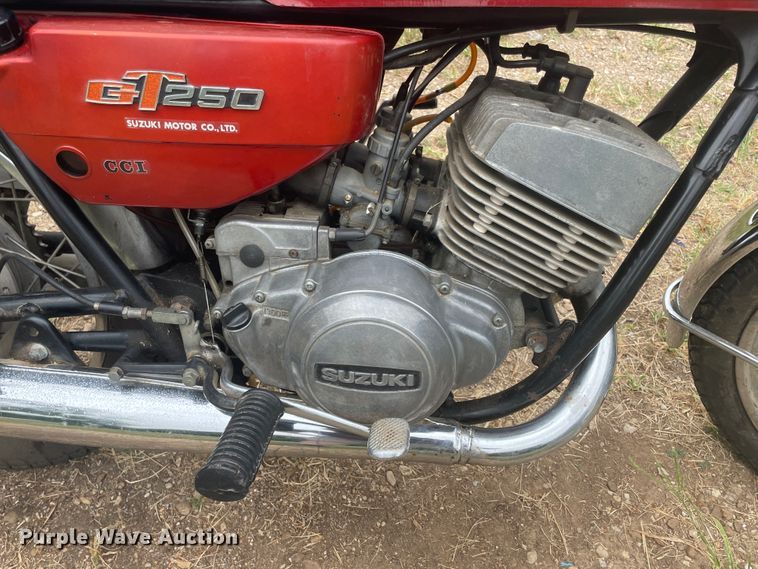 image for item JQ9733 1976 Suzuki GT250  motorcycle