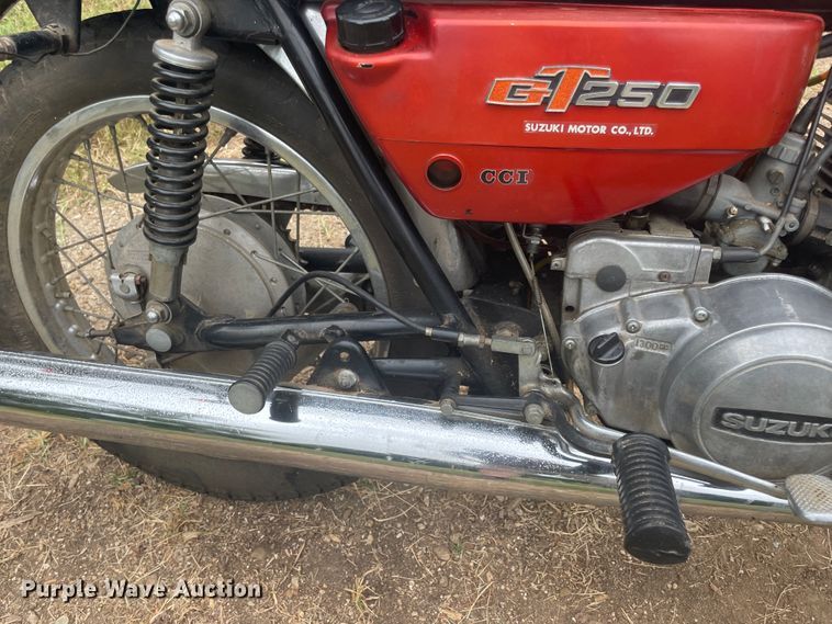 image for item JQ9733 1976 Suzuki GT250  motorcycle