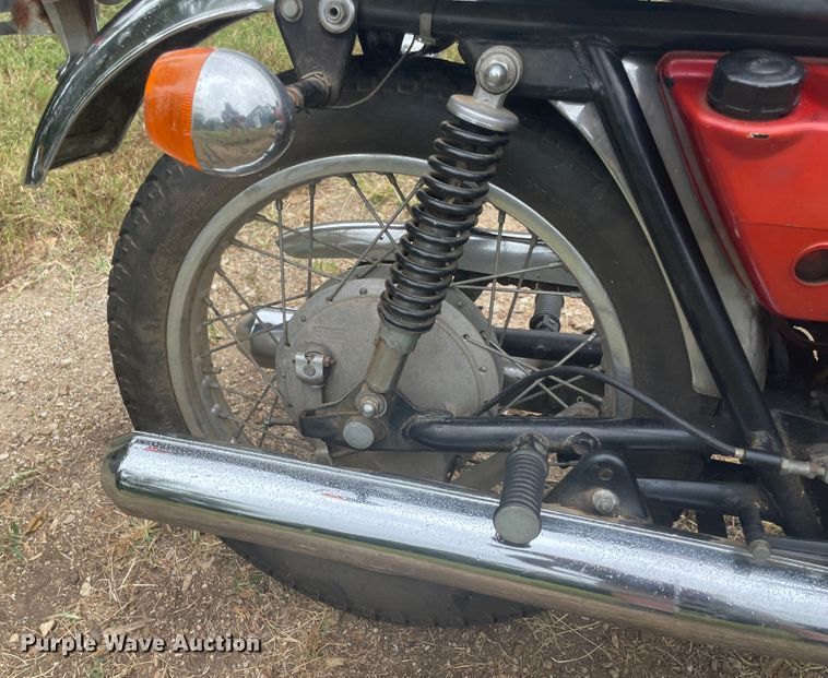 image for item JQ9733 1976 Suzuki GT250  motorcycle