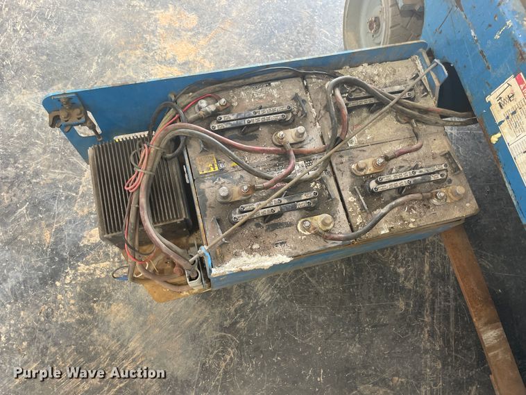 image for item JQ9743 2004 Genie GS-1930  scissor lift