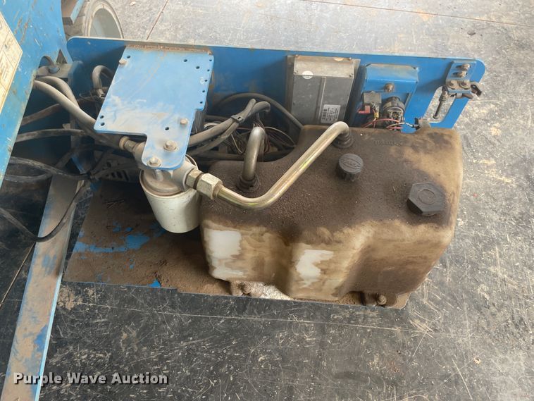 image for item JQ9743 2004 Genie GS-1930  scissor lift