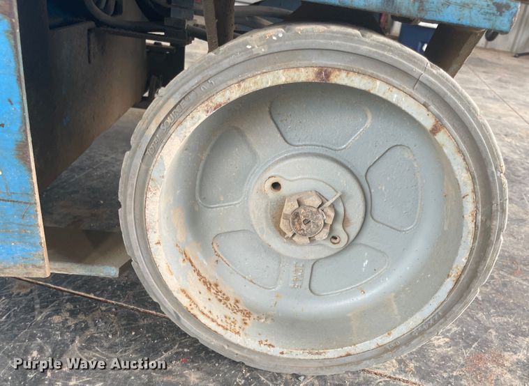 image for item JQ9743 2004 Genie GS-1930  scissor lift