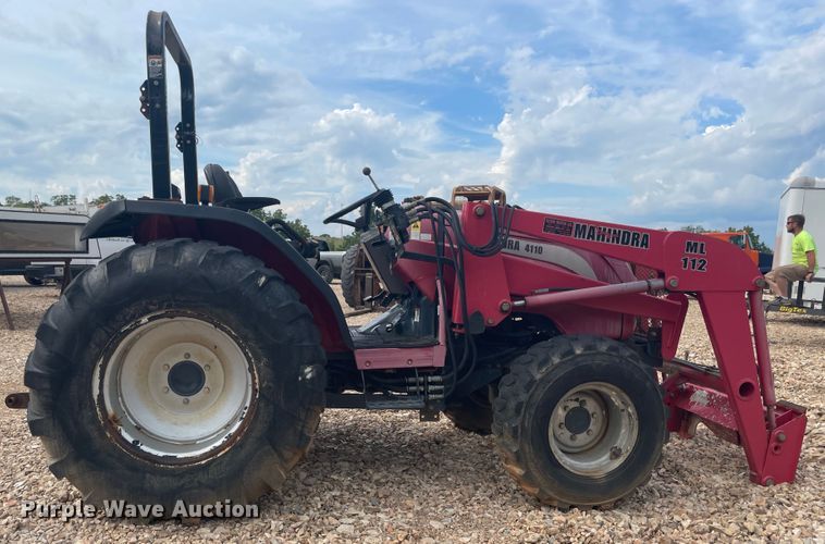 image for item JQ9745 Mahindra 4110  MFWD tractor