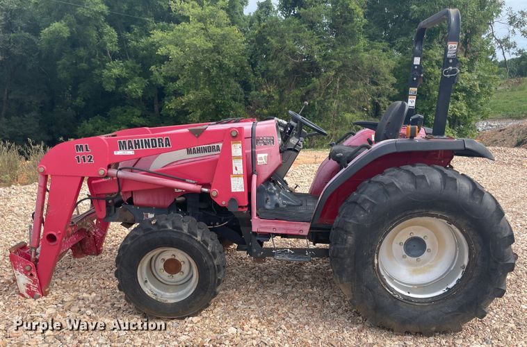 image for item JQ9745 Mahindra 4110  MFWD tractor