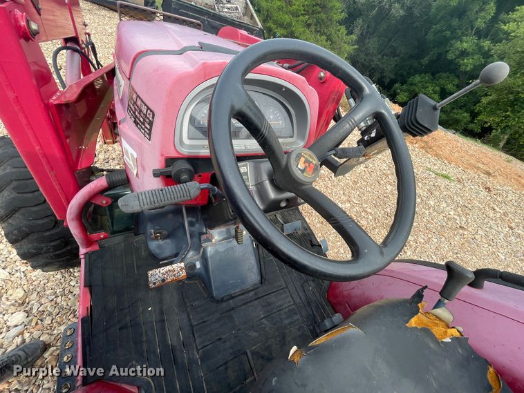 image for item JQ9745 Mahindra 4110  MFWD tractor