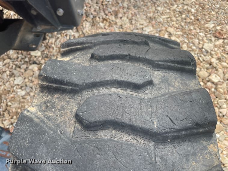 image for item JQ9745 Mahindra 4110  MFWD tractor