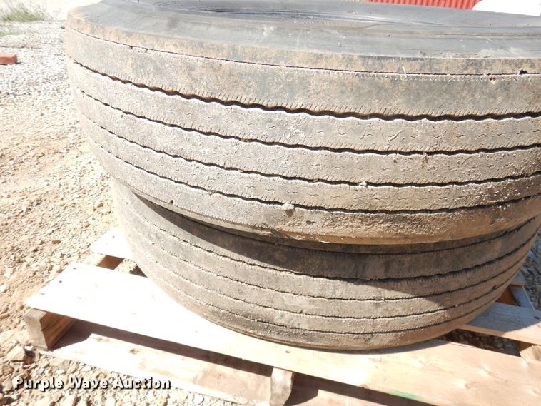 image for item KC9166 (2) Michelin X 11R22.5 tires