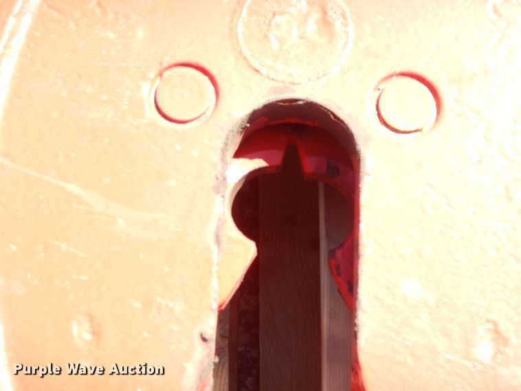 image for item KC9168 2022 Holland FW35H936XL00  fifth wheel plate