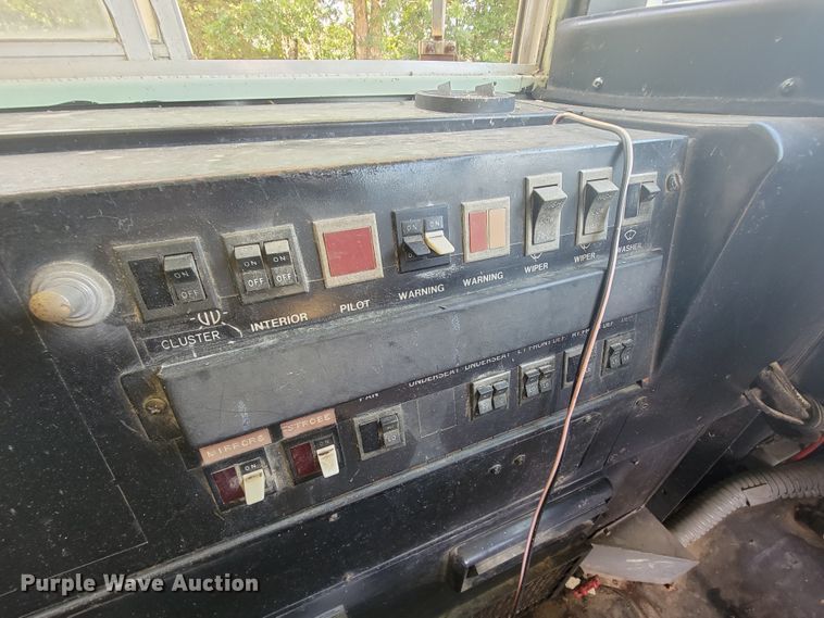 image for item KD9484 1989 Chevrolet B6P042  school bus