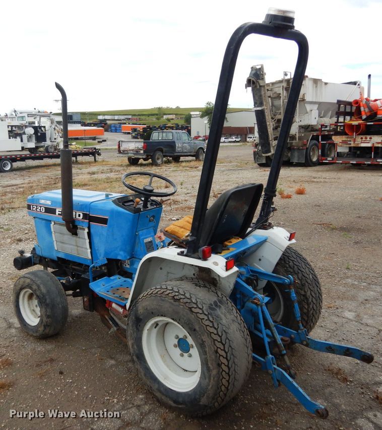 image for item KI9684 Ford 1220  tractor