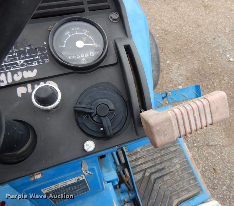 image for item KI9684 Ford 1220  tractor