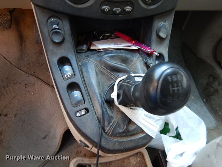 image for item KK9117 2003 Saturn Vue  SUV