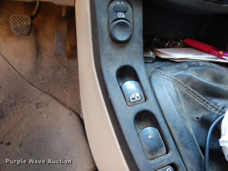 image for item KK9117 2003 Saturn Vue  SUV