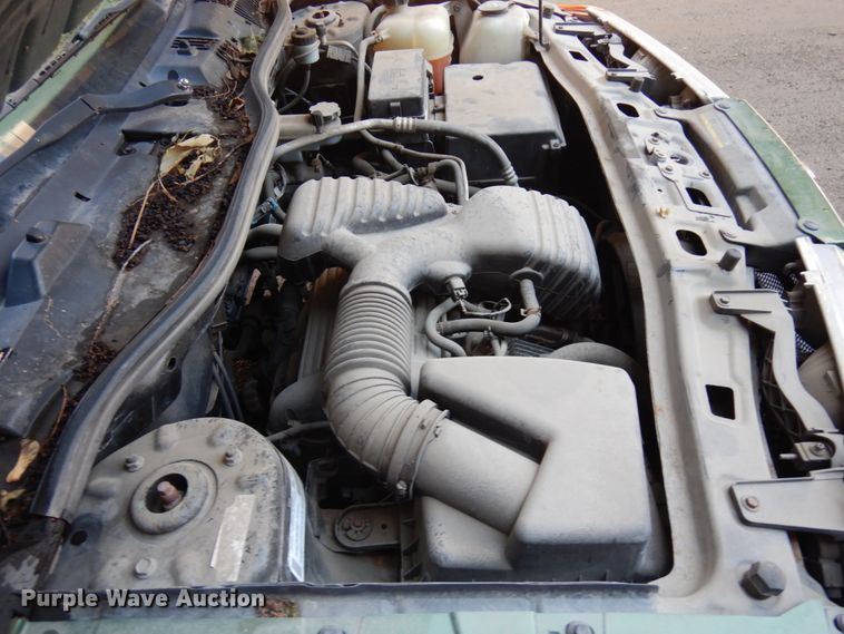 image for item KK9117 2003 Saturn Vue  SUV