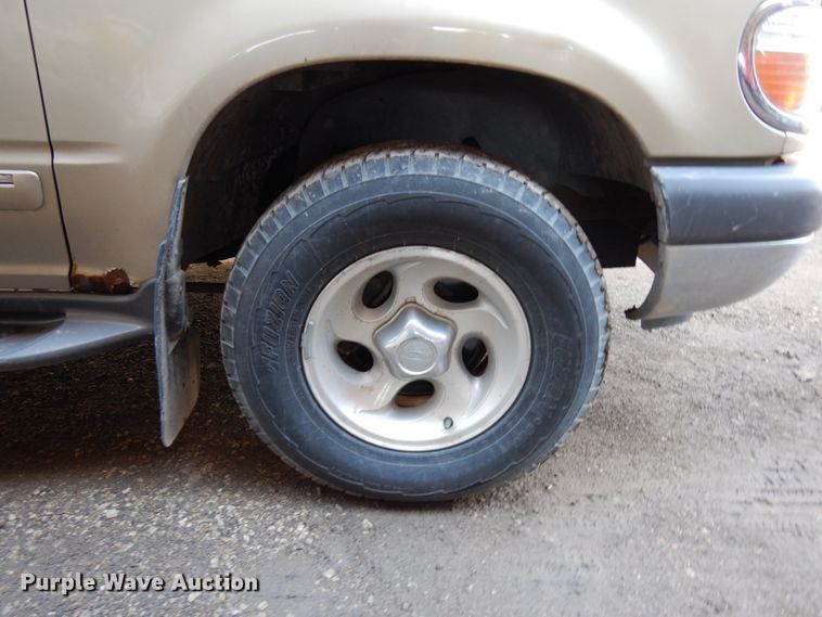 image for item KK9118 2000 Ford Explorer XLT  SUV