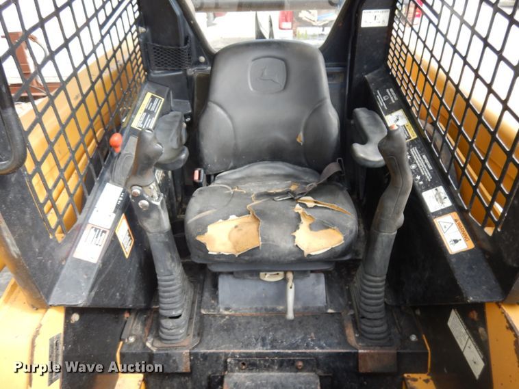 image for item KK9131 2006 John Deere CT322  tracked skid steer loader