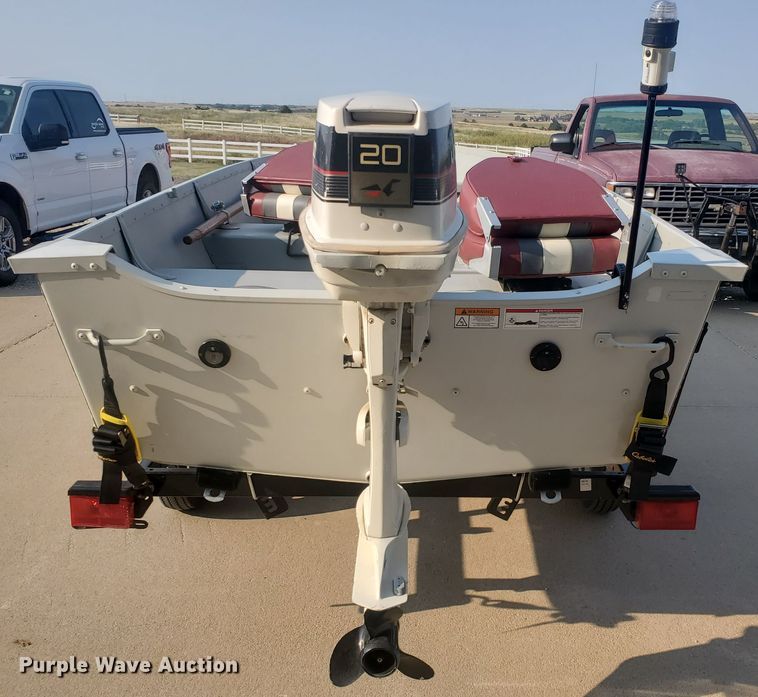 image for item KK9326 2010 Alumacraft V16-20  boat