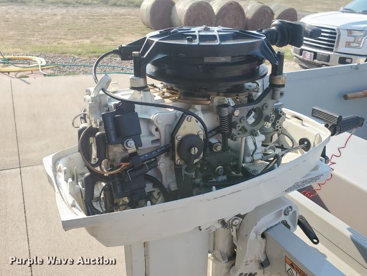 image for item KK9326 2010 Alumacraft V16-20  boat