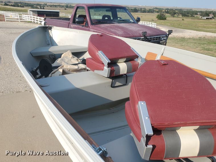 image for item KK9326 2010 Alumacraft V16-20  boat