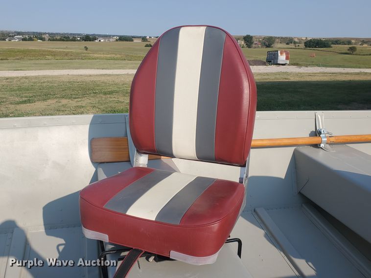 image for item KK9326 2010 Alumacraft V16-20  boat