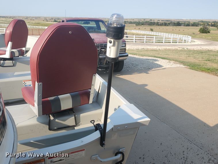 image for item KK9326 2010 Alumacraft V16-20  boat