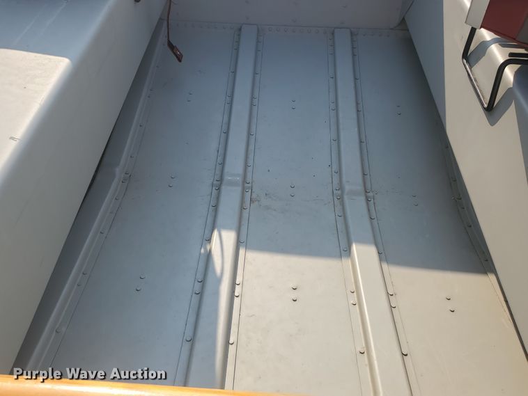 image for item KK9326 2010 Alumacraft V16-20  boat