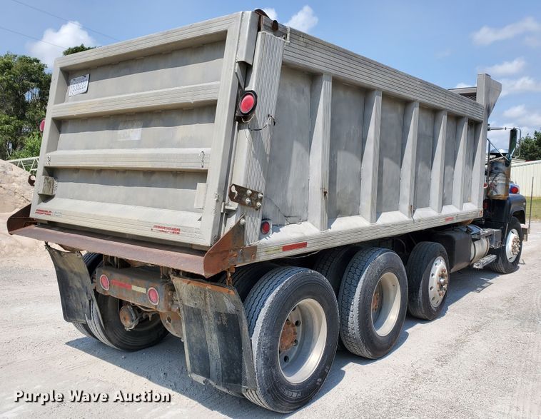 image for item KK9385 1985 Mack RS688LST  dump truck