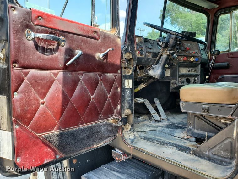 image for item KK9385 1985 Mack RS688LST  dump truck