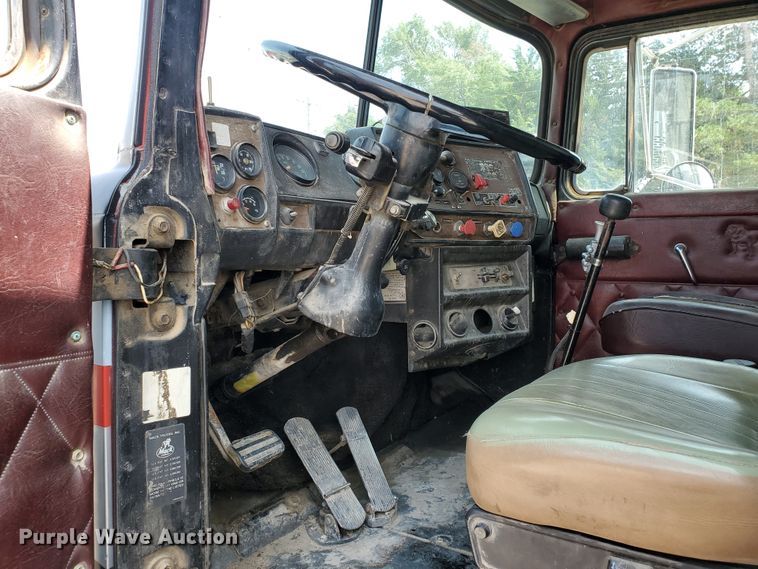 image for item KK9385 1985 Mack RS688LST  dump truck