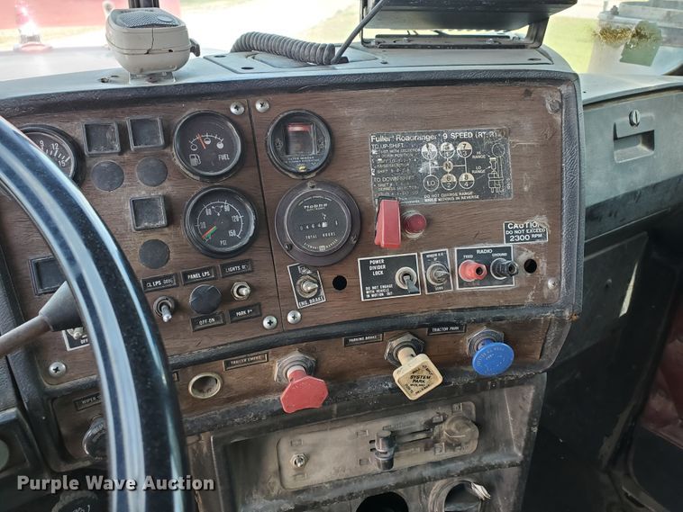 image for item KK9385 1985 Mack RS688LST  dump truck