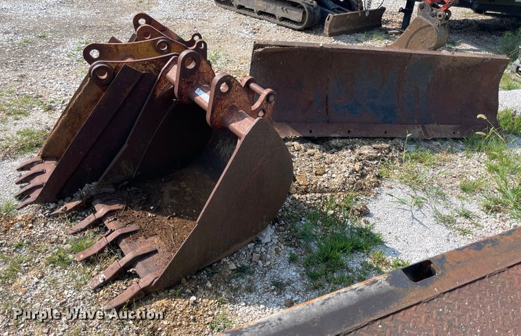 image for item KK9496 (4) excavator buckets