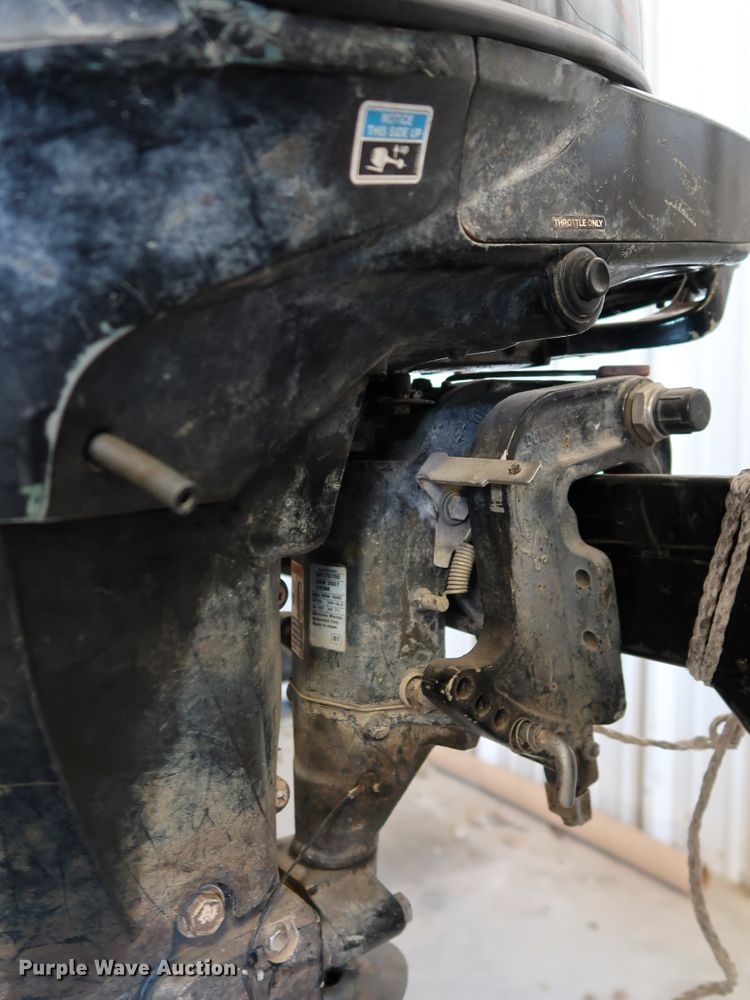 image for item KQ9773 2007 Mercury F25M 1A25203FK  boat engine