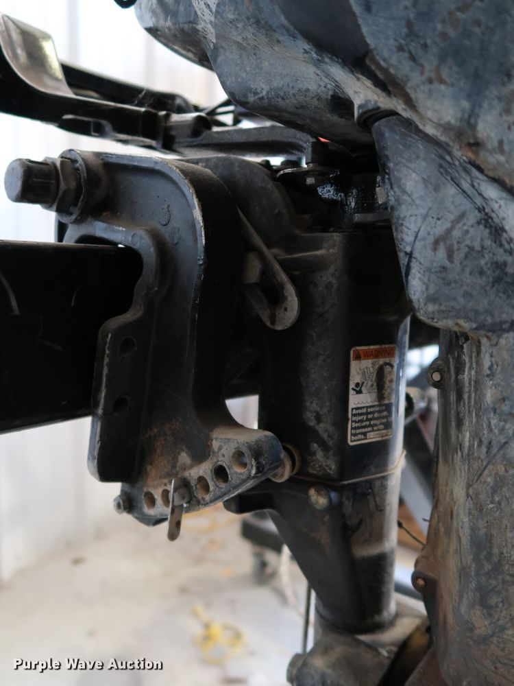 image for item KQ9773 2007 Mercury F25M 1A25203FK  boat engine