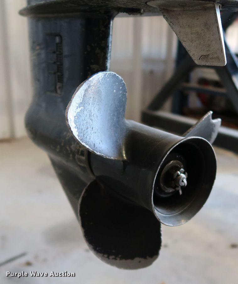 image for item KQ9773 2007 Mercury F25M 1A25203FK  boat engine