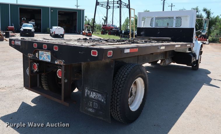 image for item KQ9779 2000 International 4900  flatbed truck