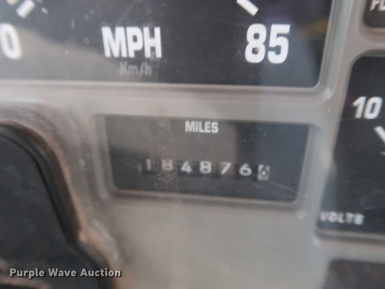 image for item KQ9779 2000 International 4900  flatbed truck