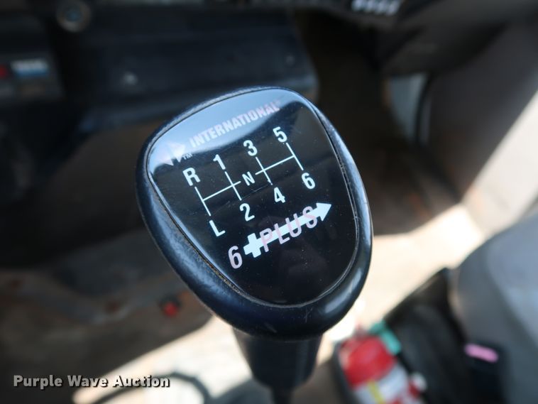 image for item KQ9779 2000 International 4900  flatbed truck