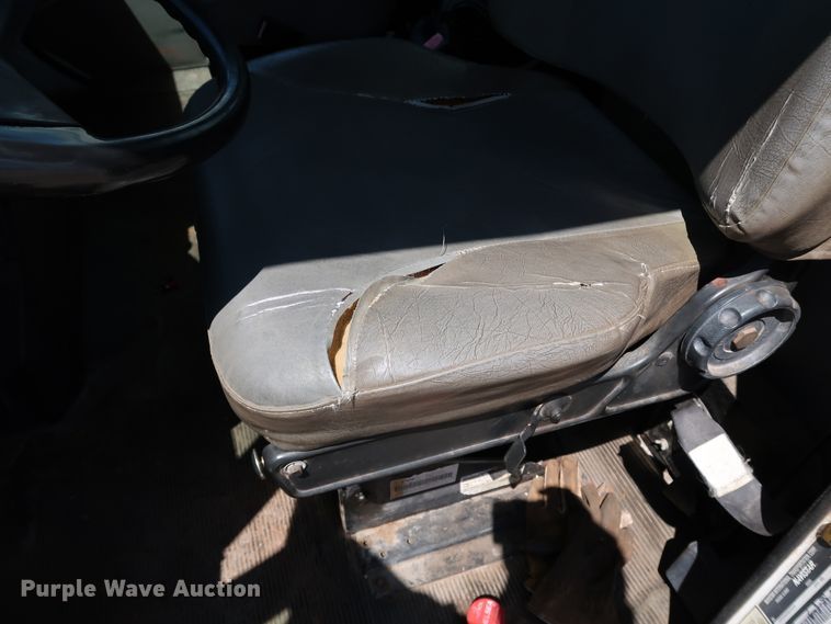 image for item KQ9779 2000 International 4900  flatbed truck