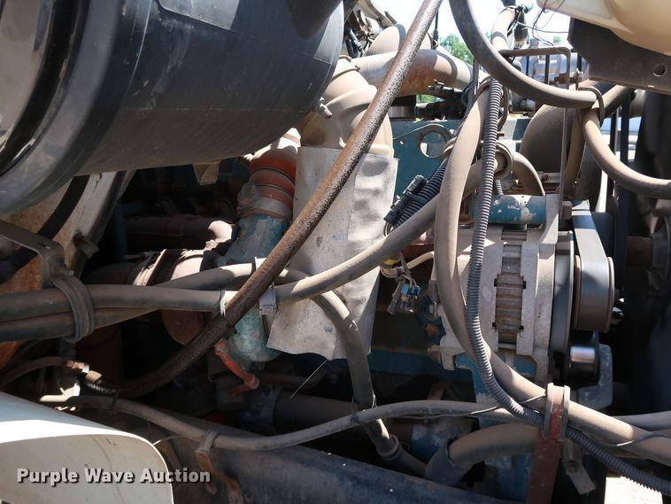 image for item KQ9779 2000 International 4900  flatbed truck